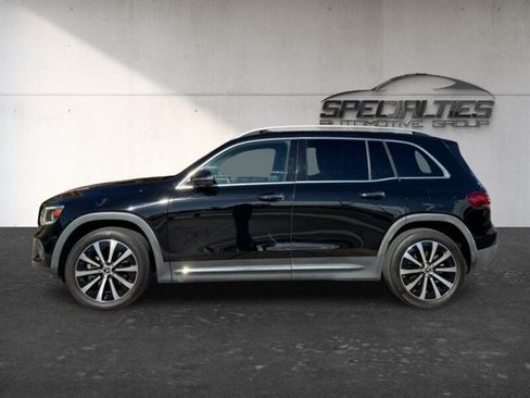 Used 2022 Mercedes-Benz GLB 250 4MATIC w/ Premium Package Lite image 3