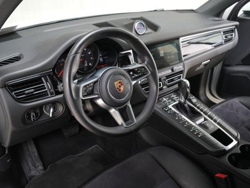 Used 2020 Porsche Macan image 39