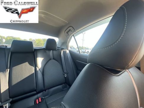 Used 2019 Toyota Camry SE FWD image 14