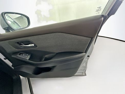 Used 2022 Nissan Rogue SV image 30