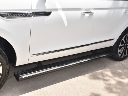 Used 2022 Lincoln Navigator Reserve AWD/4WD image 36