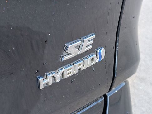 Used 2022 Toyota RAV4 SE w/ Convenience Package image 15