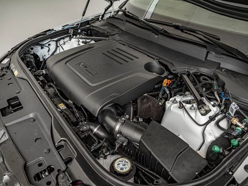 New 2026 Land Rover Discovery Dynamic SE image 38