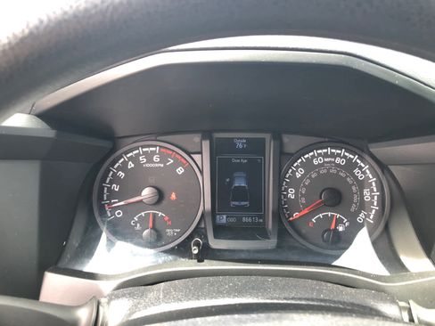 Used 2022 Toyota Tacoma SR AWD/4WD image 10