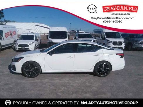 Used 2024 Nissan Altima 2.5 SR FWD image 1