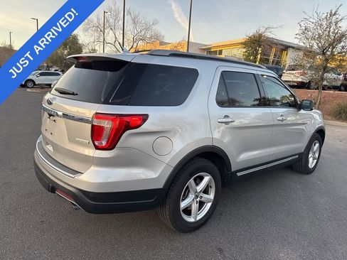 Used 2018 Ford Explorer XLT w/ Equipment Group 201A image 3