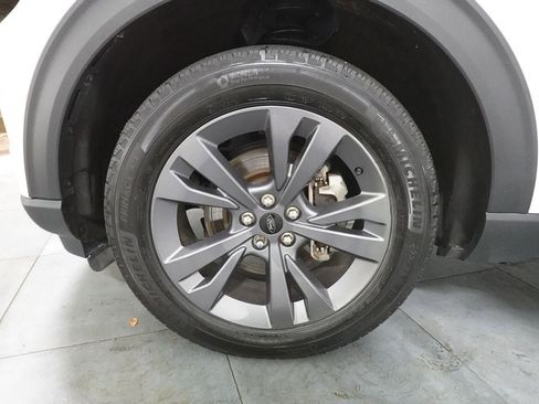 Used 2024 Ford Explorer XLT w/ Equipment Group 202A AWD/4WD image 36
