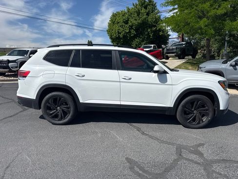 Used 2022 Volkswagen Atlas SE w/ Panoramic Sunroof Package AWD/4WD image 2