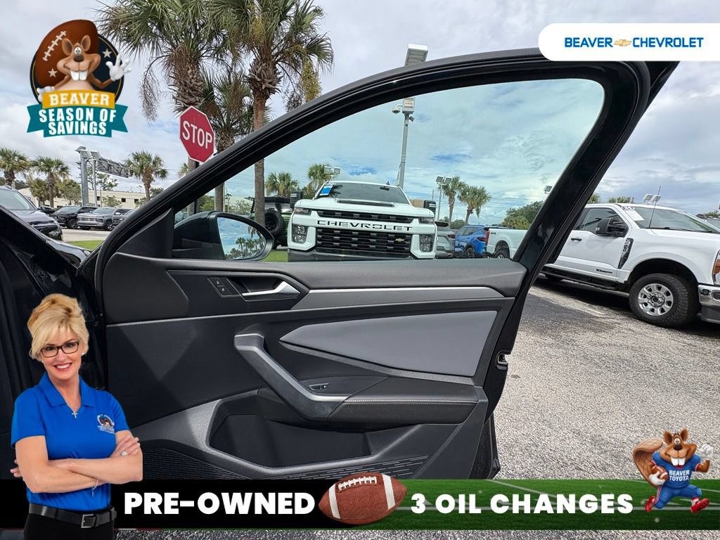 Used 2025 Volkswagen Jetta SE FWD image 28