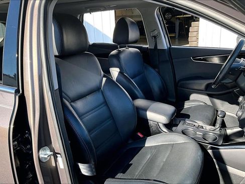 Used 2019 Kia Sorento SX image 27
