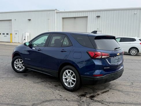 Used 2023 Chevrolet Equinox LS image 3