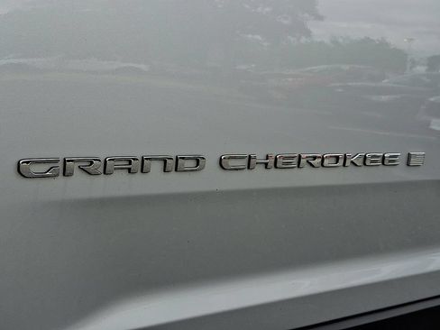 Certified 2023 Jeep Grand Cherokee Limited AWD/4WD image 34