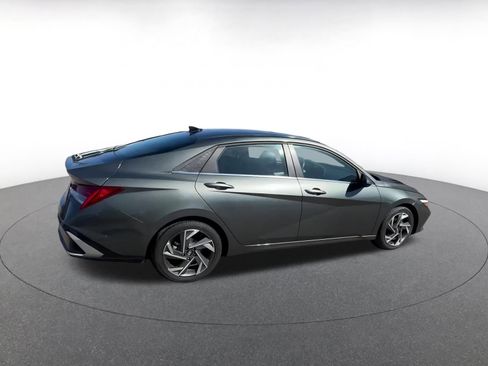 Used 2025 Hyundai Elantra Limited image 15