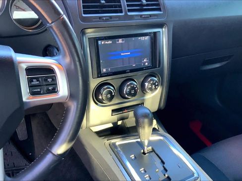 Used 2014 Dodge Challenger SXT image 5