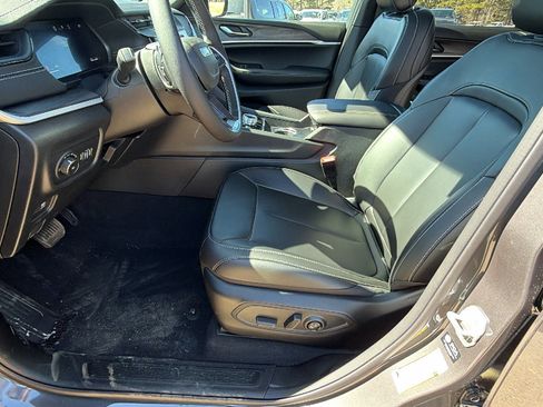 New 2026 Jeep Grand Cherokee L Limited image 16