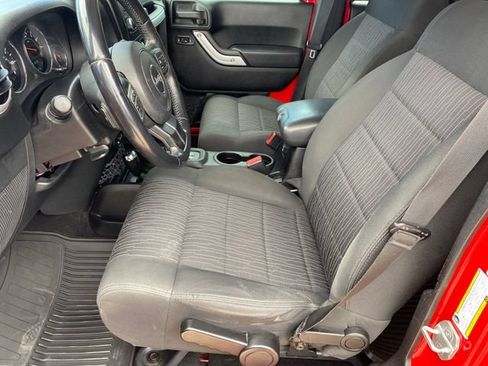 Used 2012 Jeep Wrangler Unlimited Sahara w/ Connectivity Group AWD/4WD image 10