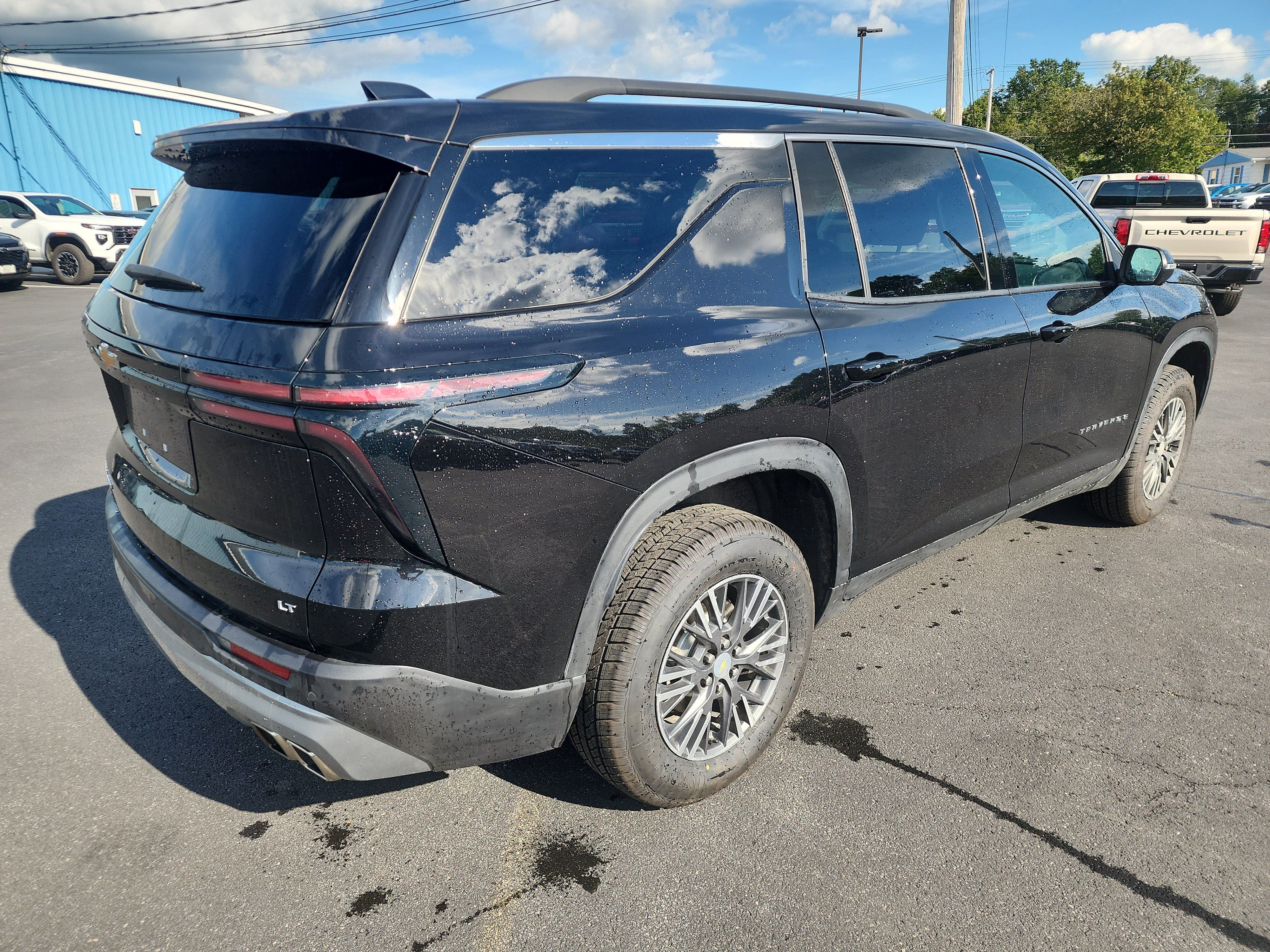 Certified 2024 Chevrolet Traverse LT w/ Trailering Package AWD/4WD image 8