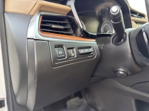 Used 2017 Cadillac XT5 Platinum image 21