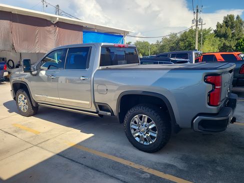 Used 2026 Chevrolet Silverado 2500 High Country w/ High Country Premium Package AWD/4WD image 7