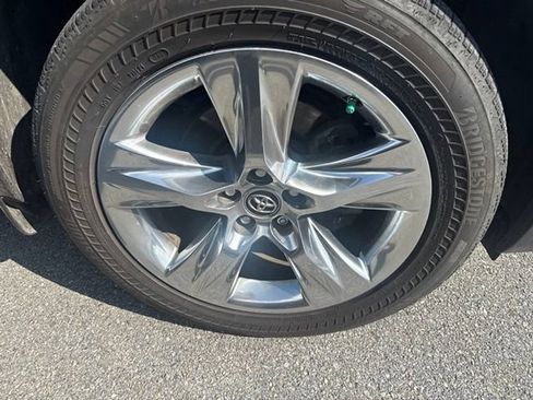 Used 2018 Toyota Highlander Limited AWD/4WD image 6