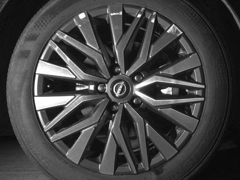 Used 2025 Nissan Altima 2.5 SV FWD image 13
