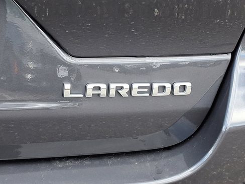 Used 2024 Jeep Grand Cherokee Laredo image 16