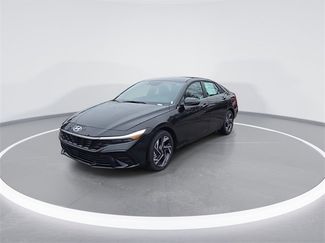 New 2025 Hyundai Elantra Limited video 4