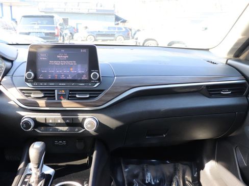 Used 2024 Nissan Altima 2.5 SV image 17