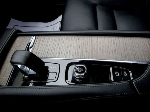 Used 2023 Volvo S90 B6 Plus w/ Protection Package Premier image 24