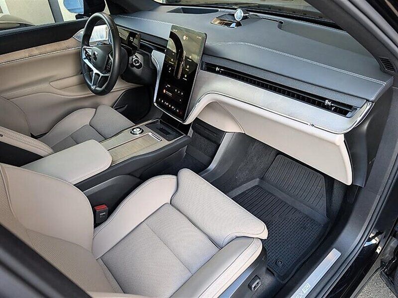 Used 2025 Volvo EX90 Ultra AWD/4WD image 4