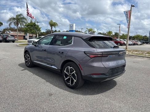 Used 2025 Chevrolet Equinox EV LT image 3