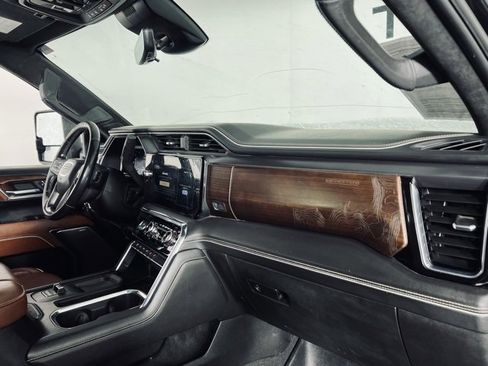 Used 2024 GMC Sierra 3500 Denali Ultimate image 17