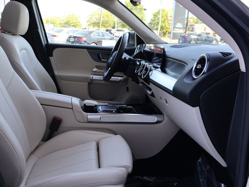 Used 2022 Mercedes-Benz GLB 250 w/ Premium Package Lite image 30