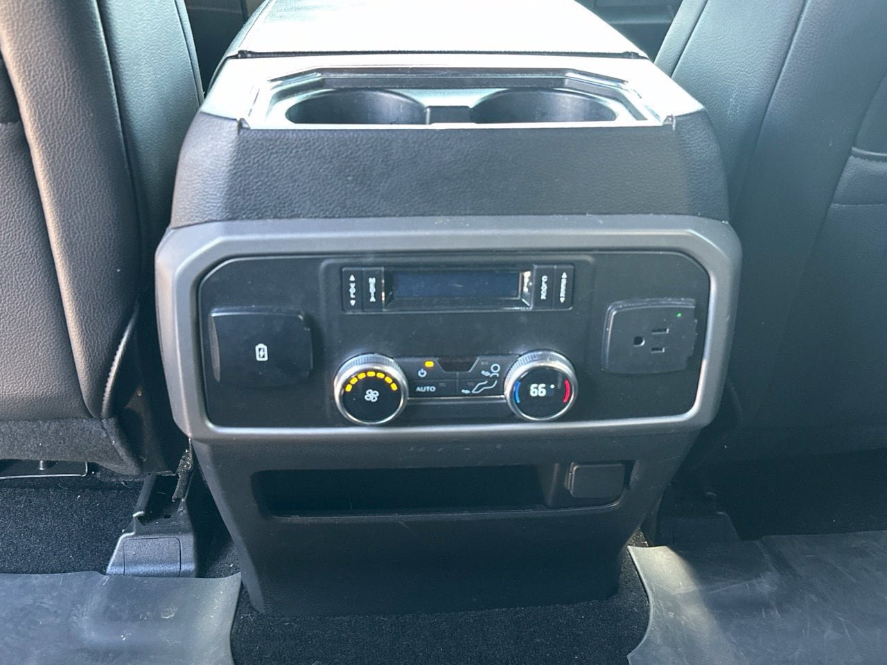 Used 2020 Ford Expedition XLT w/ Equipment Group 202A RWD image 24