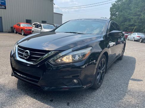 Used 2017 Nissan Altima 2.5 SR w/ Midnight Edition Package FWD image 6