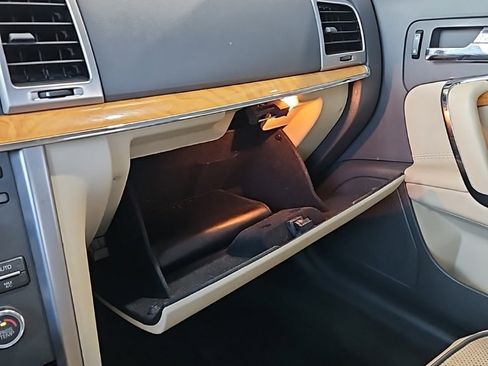 Used 2011 Lincoln MKZ image 27