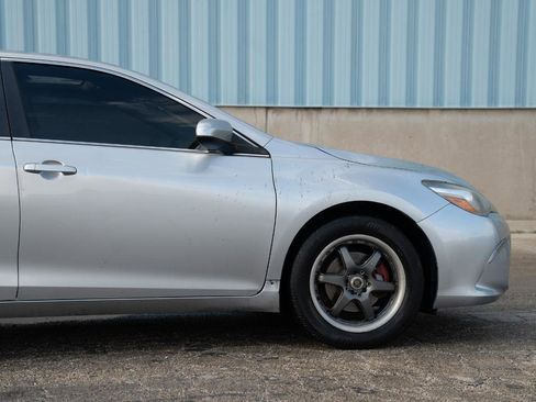 Used 2016 Toyota Camry SE w/ Moonroof Package FWD image 11