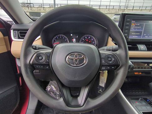 Used 2022 Toyota RAV4 LE image 19