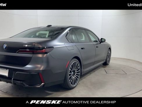 New 2026 BMW 750e xDrive w/ Executive Package image 8