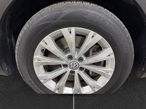Used 2019 Volkswagen Tiguan S image 9