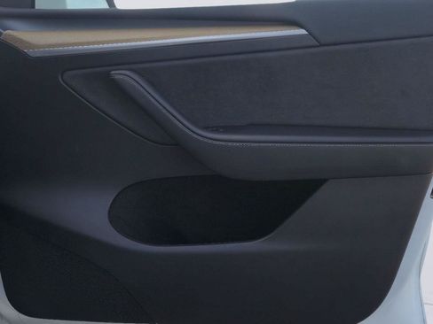 Used 2023 Tesla Model Y AWD image 20