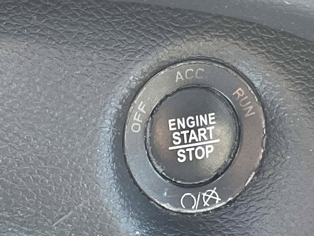 Used 2018 Jeep Cherokee Limited AWD/4WD image 37