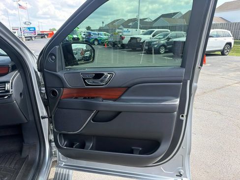 Used 2022 Lincoln Navigator Reserve AWD/4WD image 36