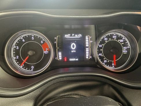 Used 2020 Jeep Cherokee Latitude Plus image 22