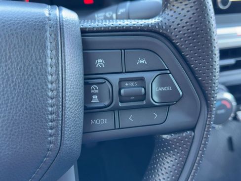 Used 2025 Toyota Tacoma SR5 AWD/4WD image 15