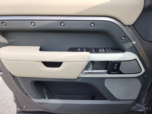 Used 2024 Land Rover Defender 130 S image 23