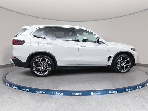 Used 2025 BMW X5 xDrive40i w/ Parking Assistance Package image 5