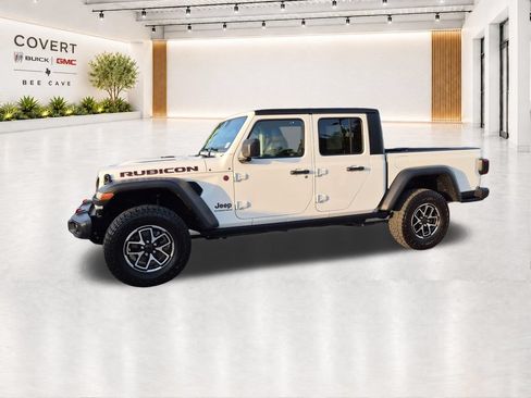 Used 2024 Jeep Gladiator Rubicon w/ Technology Group AWD/4WD image 5