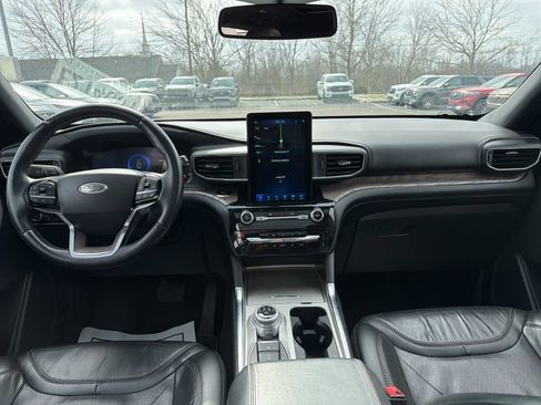 Used 2022 Ford Explorer Platinum w/ Technology Package image 5