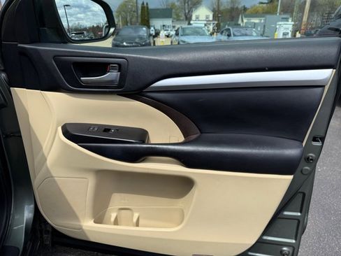 Used 2018 Toyota Highlander XLE AWD/4WD image 24